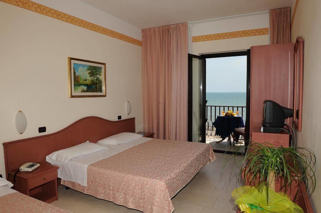 Hotel Panorama Del Golfo Manfredonia Exterior foto